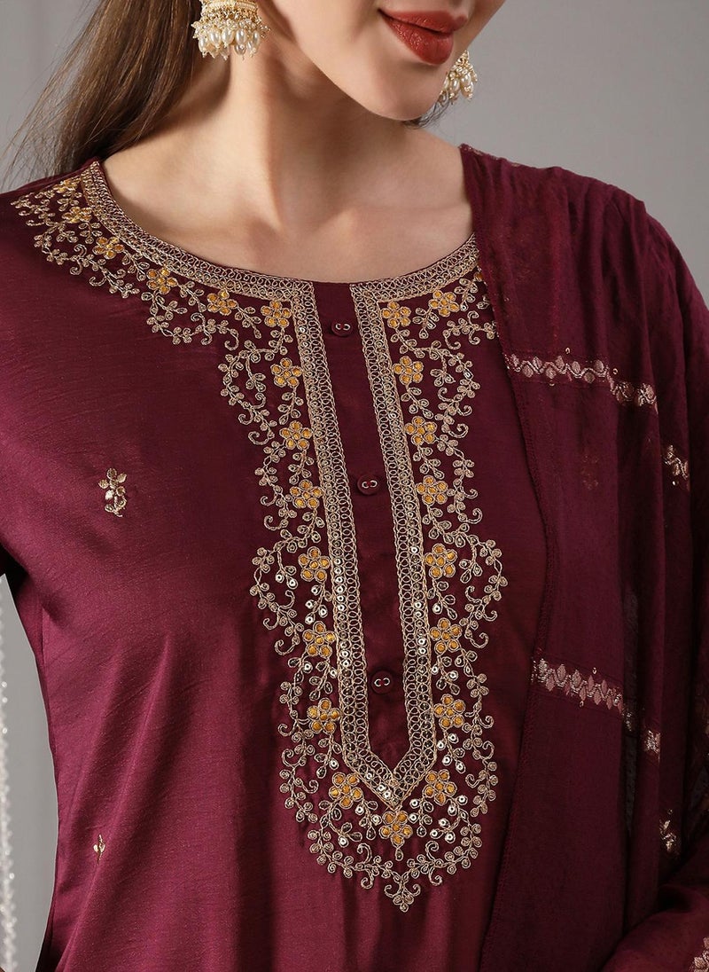 جلو باص طقم نسائي جلوبس من الكرتا والسروال مع دوباتا مطرزة بالزهور والترتر بتصميم منسوج بشراريب - Image 5